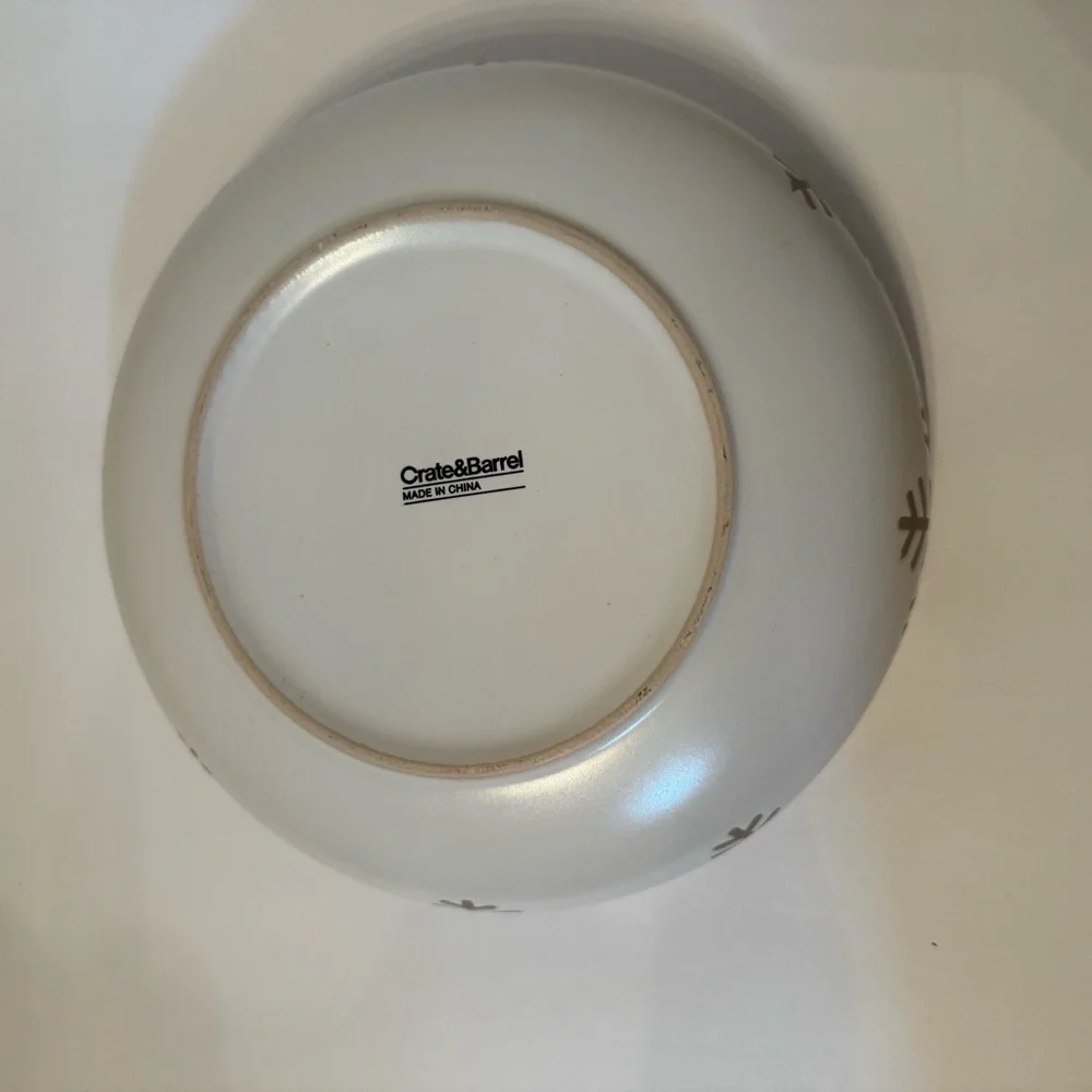CRATE & BARREL WREN LOW BOWL WHITE MATTE NATURAL STONEWEAR SNOWFLAKE DESIGN HOME